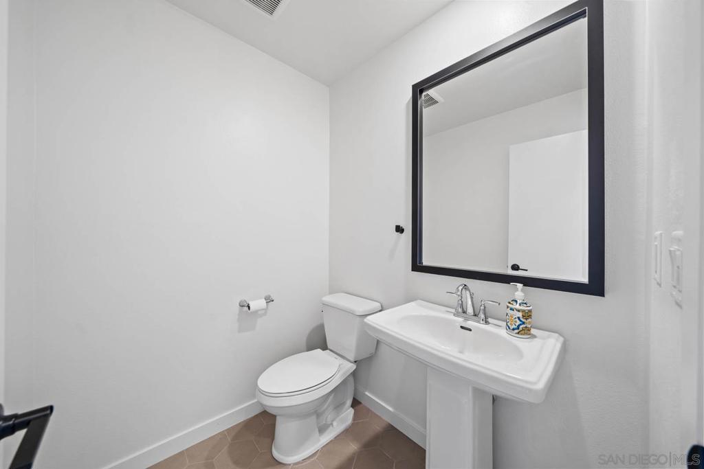 MLS #250029425SD img 19