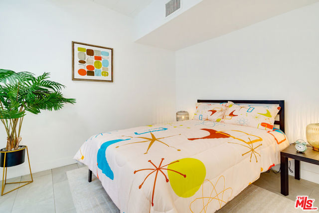 547 N Farrell Drive, Palm Springs CA: https://media.crmls.org/mediaz/c698b387-78b4-4853-9a43-b5d886e965fb.jpg