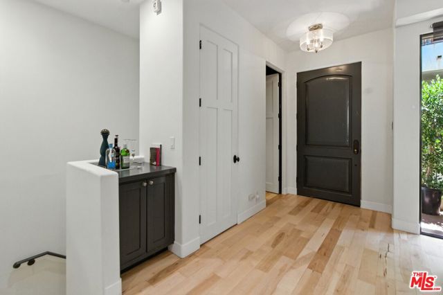 838 16th Street, Santa Monica CA: https://media.crmls.org/mediaz/c698ce04-3b3b-4a27-b9da-56c232627a0c.jpg