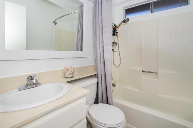 4813 Rising Glen, Oceanside CA: https://media.crmls.org/mediaz/c6990f4b-7c9e-45f9-a6f3-0acfe4f34d07.jpg