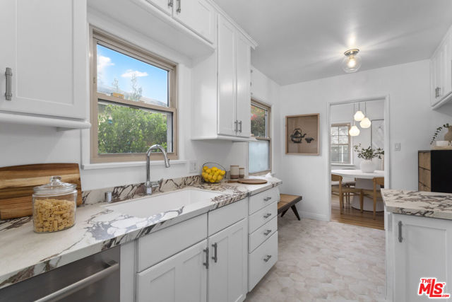 1016 Indiana Court, Venice CA: https://media.crmls.org/mediaz/c6998c4a-6873-41dd-b667-ce196e526b88.jpg