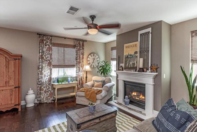 270 Robin Place, Gilroy CA: https://media.crmls.org/mediaz/c6998e6b-fed4-4d6d-9e55-d39f3b4a4176.jpg