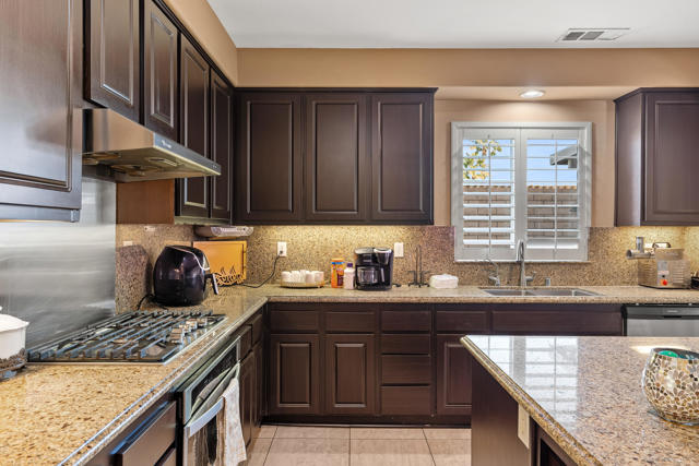 Image 16 of 53 For 82688 Mandrone Drive