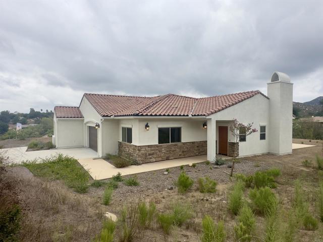 12649 Via Vigneto, Lakeside CA: https://media.crmls.org/mediaz/c69abd72-4603-4e2f-9100-12b44bcb8588.jpg