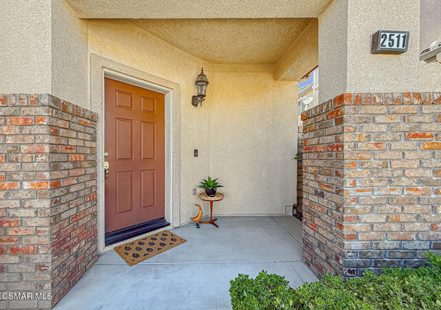2511 Aurora Lane, Simi Valley CA: https://media.crmls.org/mediaz/c69b48c2-ce89-4702-b787-8780a94311a0.jpg