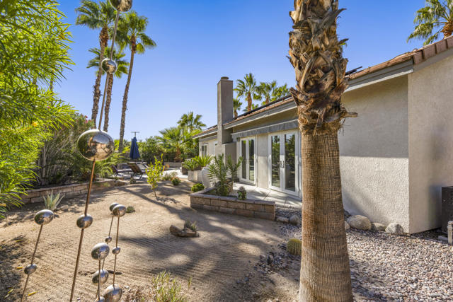 2900 S Redwood Drive, Palm Springs CA: https://media.crmls.org/mediaz/c69b6244-b26e-4289-8d84-cfafed44e973.jpg