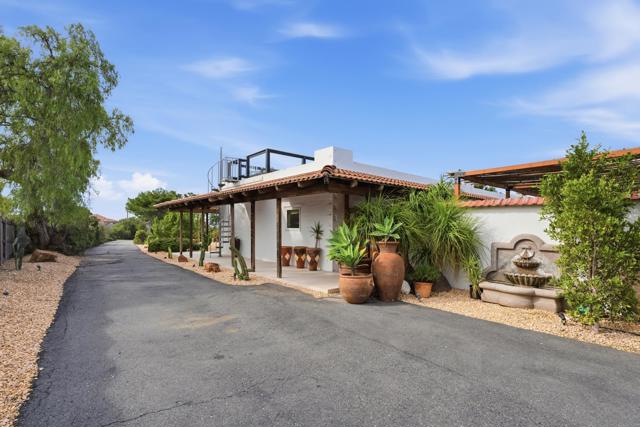 1047 Highland Dr, Del Mar CA: https://media.crmls.org/mediaz/c69bc5ac-0438-4c68-b387-d31e0707a699.jpg