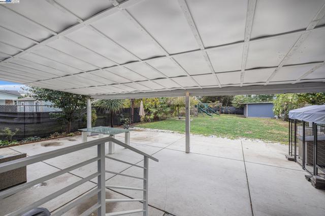 2036 brookside Dr, San Pablo CA: https://media.crmls.org/mediaz/c69bd03e-eea4-4a34-b1b1-07da8ccd5e69.jpg