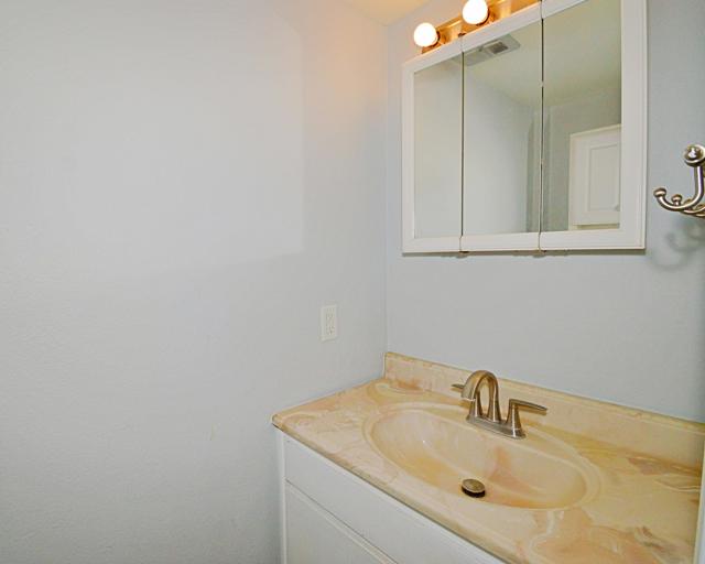 2230 N N. Indian Canyon Way Drive, Palm Springs CA: https://media.crmls.org/mediaz/c69c67e4-ac4f-46c6-8cec-490539015b6b.jpg