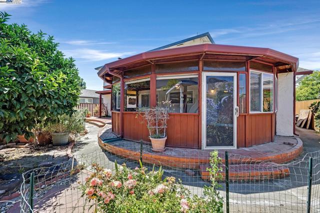 426 El Caminito, Livermore CA: https://media.crmls.org/mediaz/c69d5252-1c60-4022-b7b3-08a35bfc9a4a.jpg
