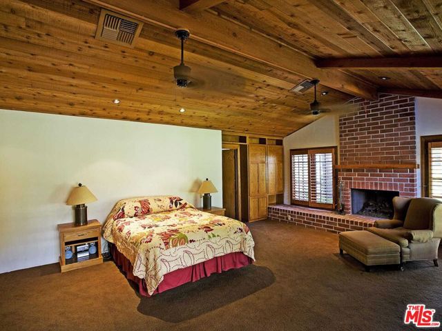 17545 Parthenia Street, Sherwood Forest CA: https://media.crmls.org/mediaz/c69d90a6-287a-4d5d-87c8-1fb969eb095d.jpg