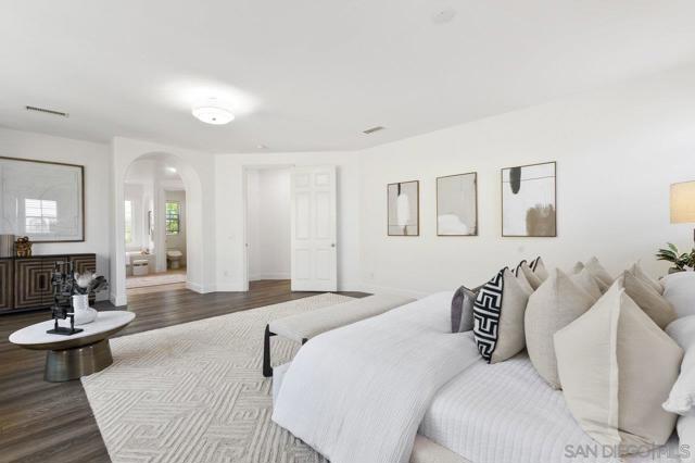 11649 Thistle Hill Pl, San Diego CA: https://media.crmls.org/mediaz/c69e1a85-d63c-427c-81db-58a3dae01f70.jpg