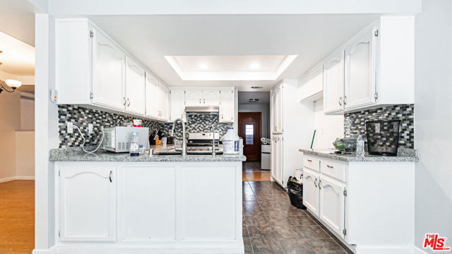 26665 Lakeview Drive, Helendale CA: https://media.crmls.org/mediaz/c69e2ced-a414-4937-8b44-9884be915c6f.jpg