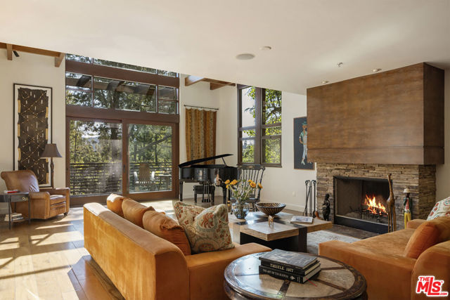 2669 Harlesden Court, Los Angeles CA: https://media.crmls.org/mediaz/c69e4c56-a9e8-4eb6-bbc3-bfaa625c7719.jpg