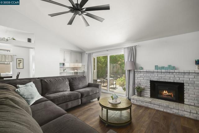 1169 Discovery Way, Concord CA: https://media.crmls.org/mediaz/c69eb51d-a6ab-4ebd-84cd-efcc696d4324.jpg