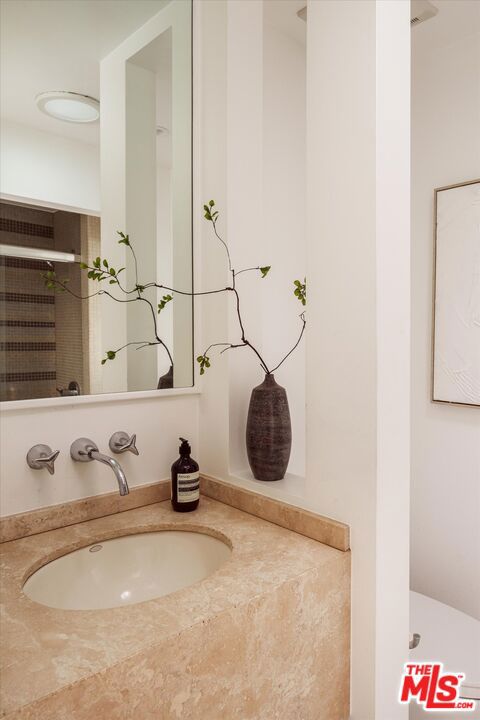 7420 Cervantes Place, Los Angeles CA: https://media.crmls.org/mediaz/c69ed906-1a22-4490-87b9-023983237135.jpg