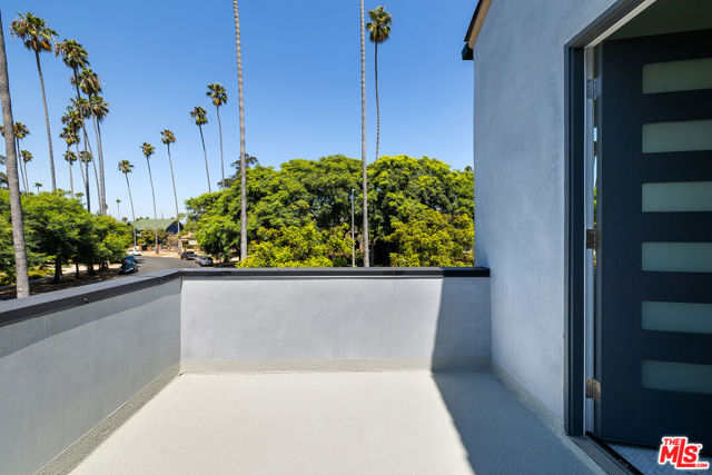 4308 Victoria Park Drive, Los Angeles CA: https://media.crmls.org/mediaz/c69efe24-4946-4b0c-82d2-c35d988772b3.jpg
