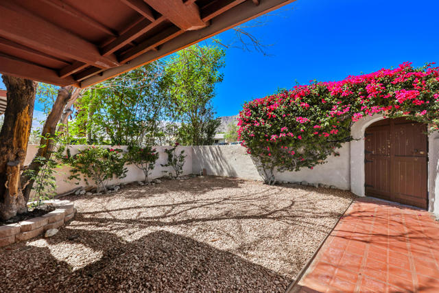 52600 Avenida Herrera, La Quinta CA: https://media.crmls.org/mediaz/c69f6d0d-d2d7-4bad-91aa-9a1effae4ed7.jpg