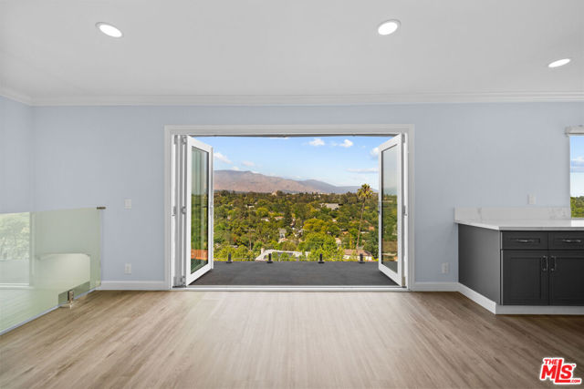 334 Anita Drive, Pasadena CA: https://media.crmls.org/mediaz/c69fabc9-d63b-47e1-a074-d2cebd8b627d.jpg