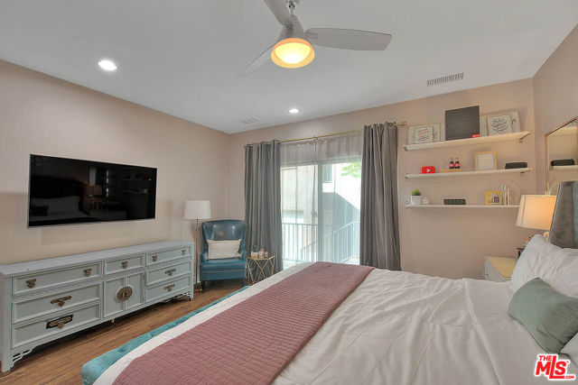 1821 S Sycamore Avenue, Los Angeles CA: https://media.crmls.org/mediaz/c6a0168d-d142-4ab0-a463-38942e873a09.jpg