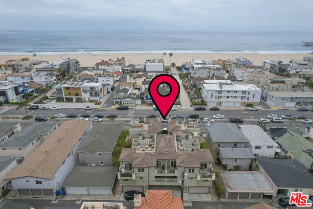 642 Hermosa Avenue, Hermosa Beach CA: https://media.crmls.org/mediaz/c6a0298c-7a5e-4b0b-89dd-f071db61e911.jpg