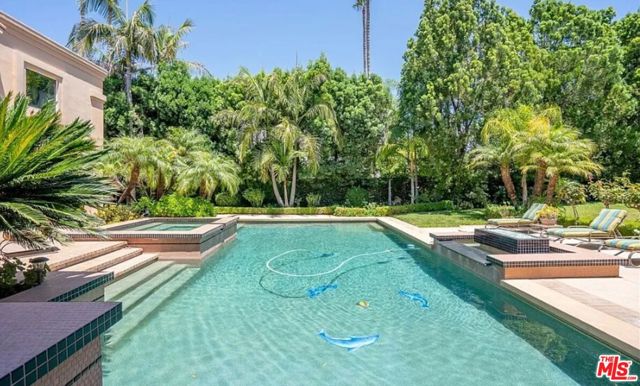 10214 Candleberry Lane, Northridge CA: https://media.crmls.org/mediaz/c6a09bff-7757-47ba-bdf3-0acc71293714.jpg