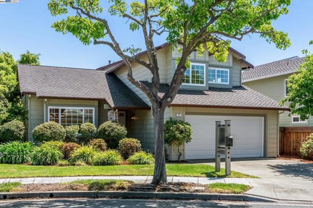82 Applegate Way, Alameda CA: https://media.crmls.org/mediaz/c6a0a235-1594-422f-a340-dda8d3ddfb29.jpg