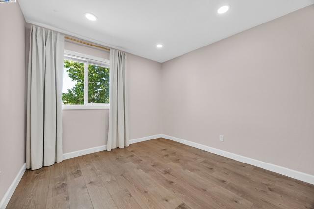 2236 Oakland Ave, Pleasanton CA: https://media.crmls.org/mediaz/c6a0ccf8-2054-446f-99c7-fcd7d11d71be.jpg