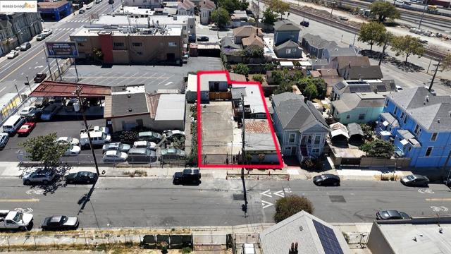 1126 11th AVE, Oakland CA: https://media.crmls.org/mediaz/c6a117ca-dd81-48ce-a574-245817d982b1.jpg