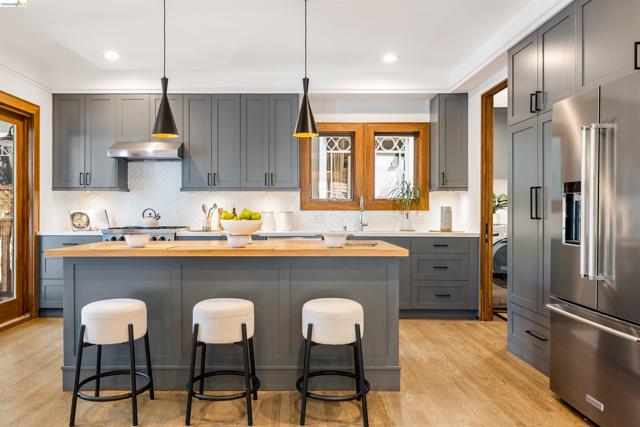 Image 13 of 41 For 3208 Claremont Ave