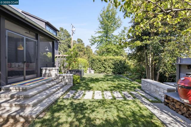 25 La Campana, Orinda CA: https://media.crmls.org/mediaz/c6a1831c-39b8-4339-a6c2-5e2f115d5eae.jpg