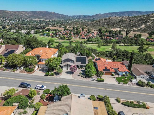 15549 Vista Vicente Dr, Ramona CA: https://media.crmls.org/mediaz/c6a1a981-66eb-4d9c-83cc-df880b1c41a4.jpg