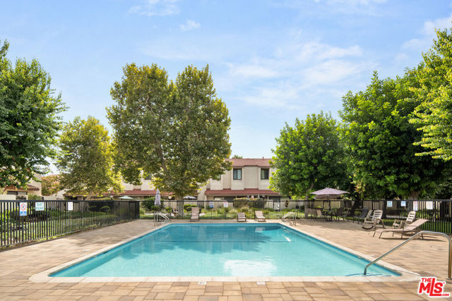 6021 Lindley Avenue, Tarzana CA: https://media.crmls.org/mediaz/c6a205dc-ac31-4a87-9416-a1e503c0dc8e.jpg