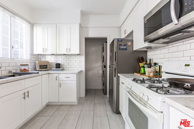 9660 W Olympic Boulevard, Beverly Hills CA: https://media.crmls.org/mediaz/c6a285ec-5ade-46ee-aff7-062f080f6a96.jpg