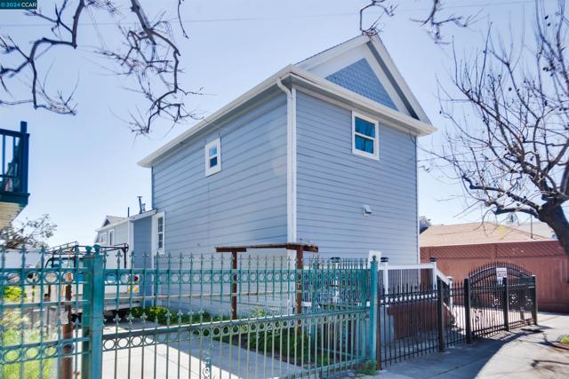 2638 38th Avenue, Oakland, California 94619, 4 Bedrooms Bedrooms, ,2 BathroomsBathrooms,Single Family Residence,For Sale,38th Avenue,41057838