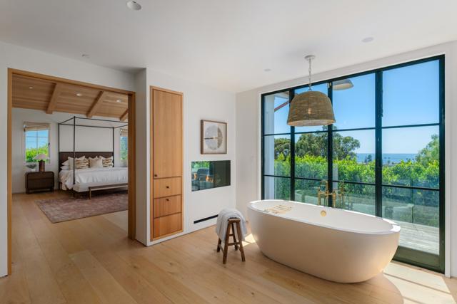 6260 Waverly Avenue, La Jolla CA: https://media.crmls.org/mediaz/c6a2e7fd-4416-470a-8252-73b6378bc615.jpg