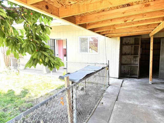 1610 85th Avenue, Oakland CA: https://media.crmls.org/mediaz/c6a32b6d-9166-4a9e-8f36-2d8c5a9f8211.jpg
