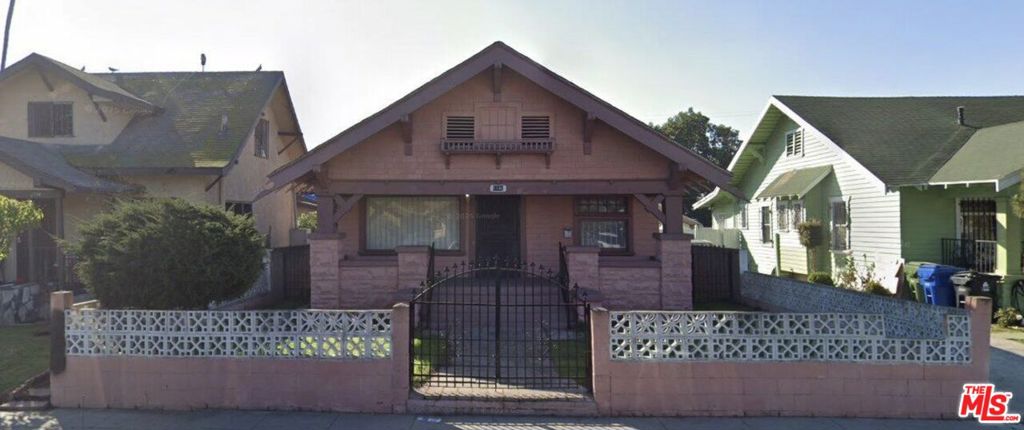 1140 W 51st Place