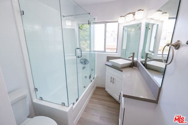123 California Avenue, Santa Monica CA: https://media.crmls.org/mediaz/c6a3cfb6-36b6-4933-ace7-27103ca72610.jpg
