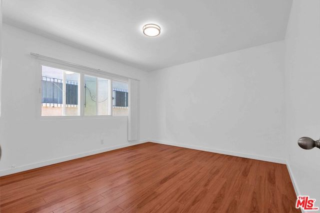10235 S 10th Avenue, Inglewood CA: https://media.crmls.org/mediaz/c6a42b49-f191-4c71-94f2-36a323b9ec7d.jpg