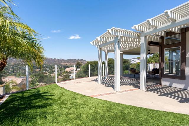 1337 Oak View Way, Escondido CA: https://media.crmls.org/mediaz/c6a5205c-9cf6-46b3-b405-fdecf0ebf4ad.jpg