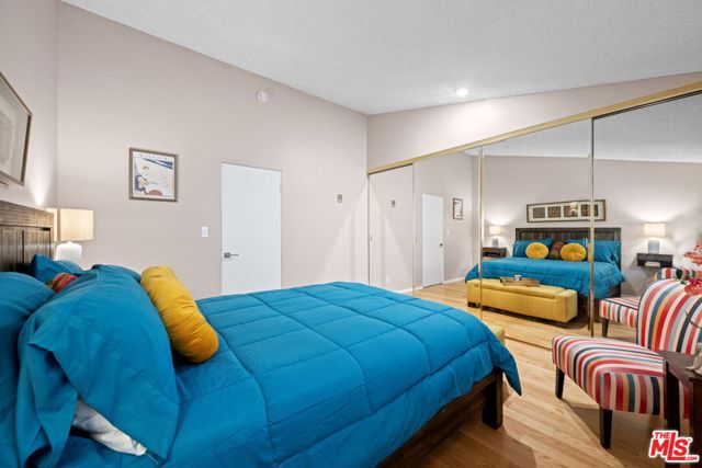5951 Canterbury Drive, Culver City CA: https://media.crmls.org/mediaz/c6a52beb-d2e4-46ba-8dab-faad85b96138.jpg