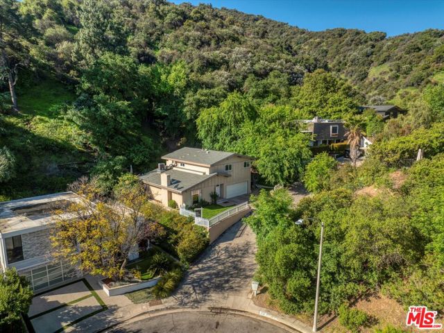 3735 Montuso Place, Encino CA: https://media.crmls.org/mediaz/c6a5641a-0cc4-4455-94c7-cf94bd9b0fc9.jpg