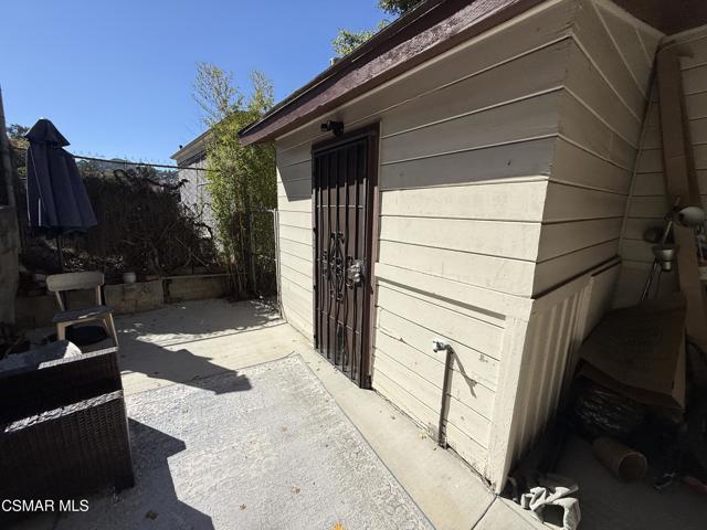 3384 Barham Boulevard, Los Angeles CA: https://media.crmls.org/mediaz/c6a56ad5-9593-4da0-be8b-5e040a20459f.jpg