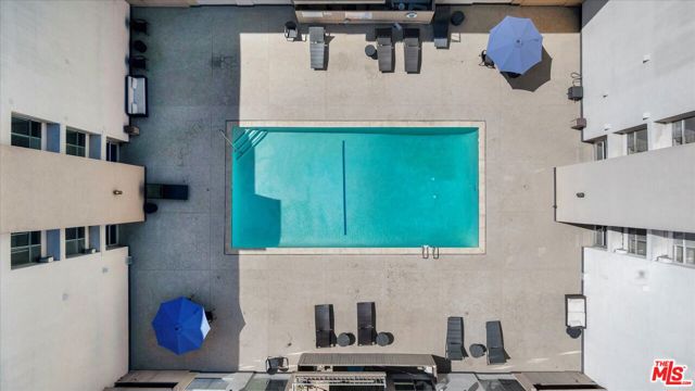 927 N Kings Road, West Hollywood CA: https://media.crmls.org/mediaz/c6a573db-617a-4fa1-a6e4-db114d3b7820.jpg