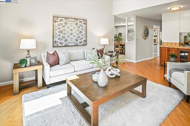 11110 Monan St, Oakland CA: https://media.crmls.org/mediaz/c6a5ea15-70a6-4a90-bf13-18601aac8d0a.jpg