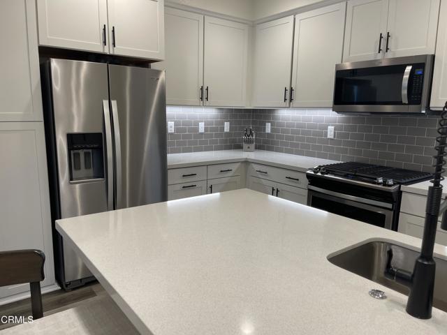 Detail Gallery Image 16 of 67 For 130 Farmhouse Dr #2,  Simi Valley,  CA 93065 - 3 Beds | 2/1 Baths