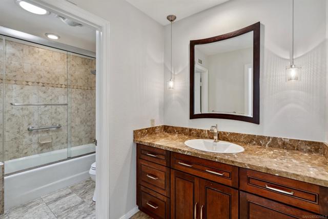 1608 Caminito Asterisco, La Jolla CA: https://media.crmls.org/mediaz/c6a68936-4532-4e1d-adaf-0df0565105df.jpg