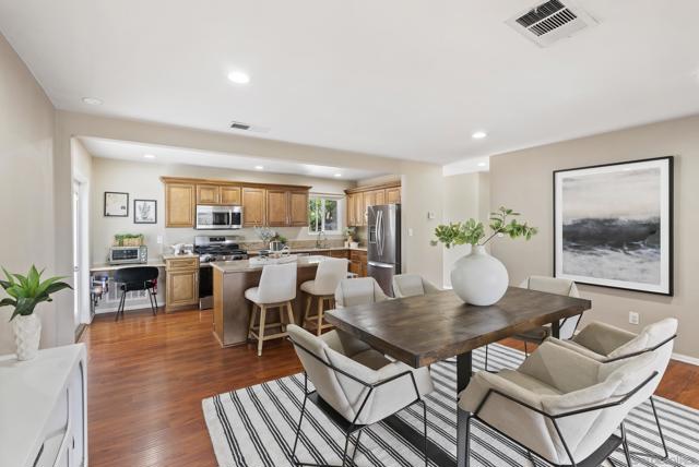 310 Bluff Wy, Oceanside CA: https://media.crmls.org/mediaz/c6a6d79e-ca27-4db1-9ac0-19fe1932952c.jpg