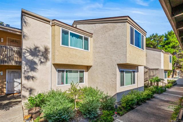 8561 Villa La Jolla Dr, La Jolla CA: https://media.crmls.org/mediaz/c6a6ef9e-ae93-4262-bc06-17101ceb838f.jpg
